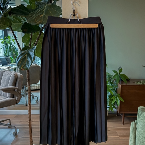 Lululemon pleated midi skirt - Picture 5 of 5